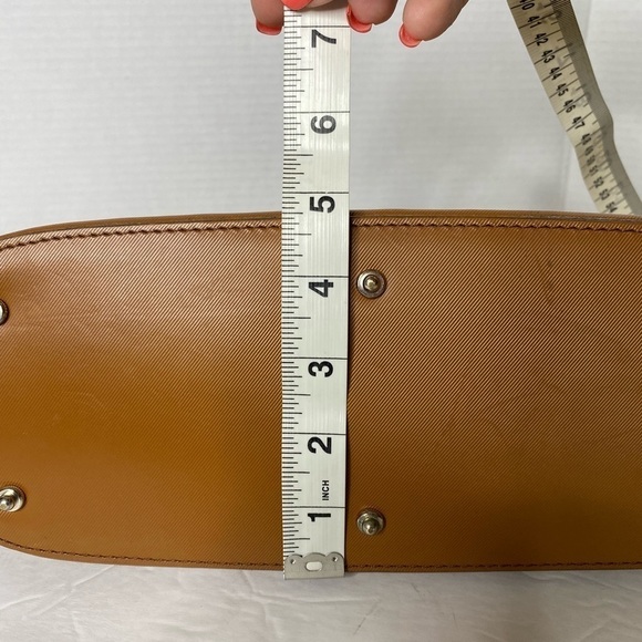 Classic Dooney & Bourke Zip-Zip Tan Croc Satchel - Picture 6 of 13